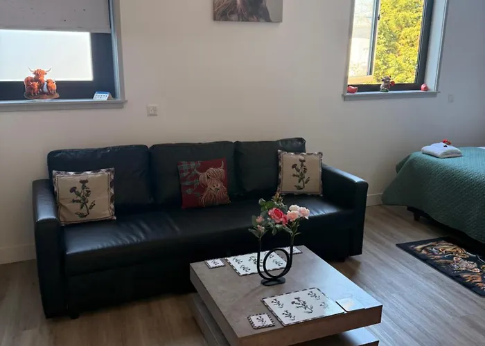 아파트 Scottish Thistle